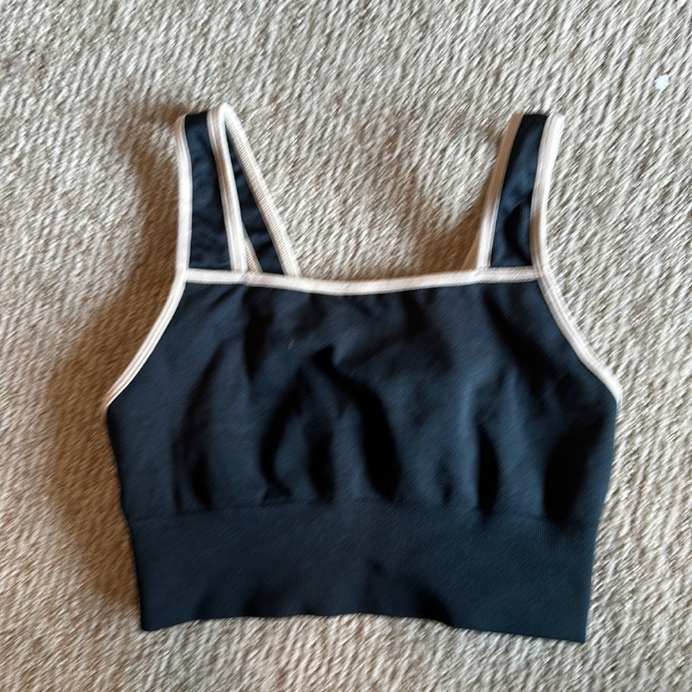 Oiselle Seamless black compression bra